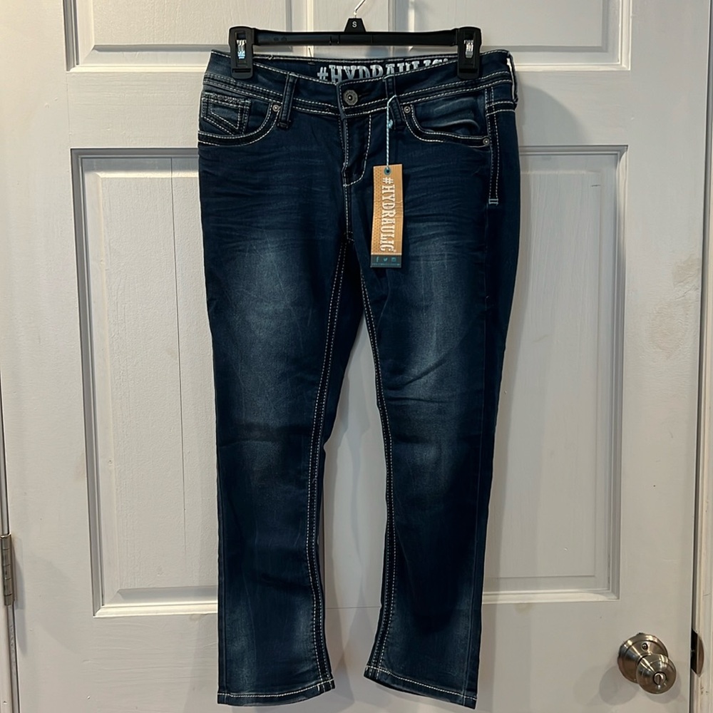 172. Hydraulic Jean Capris NWOT